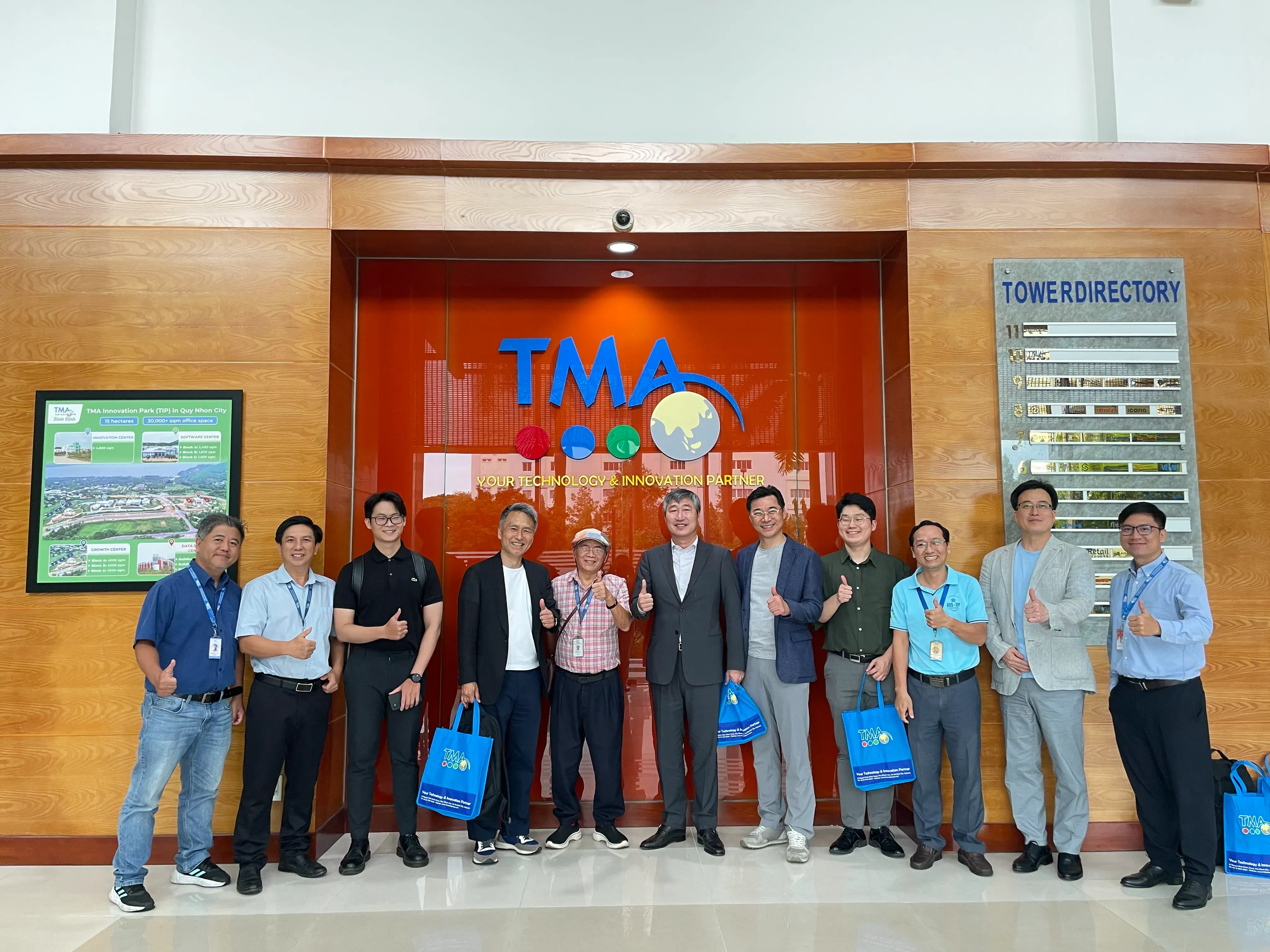TMA Solutions ký kết MOU với OSBC, đón tiếp phái đoàn KOSSA  tại TMA Solutions Lab 6