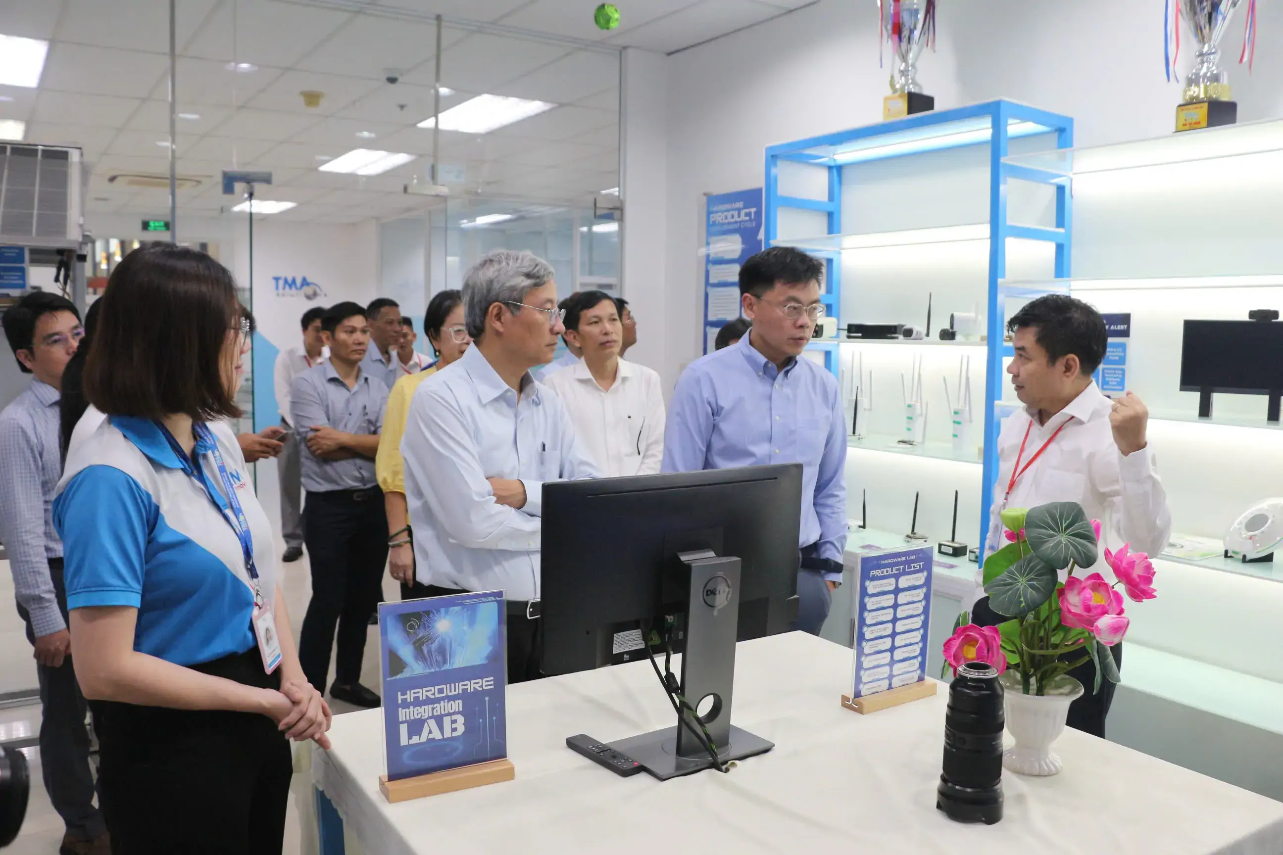 Lãnh đạo TP.Hồ Chí Minh thăm Trung tâm Đổi mới sáng tạo của TMA Solutions tại Công viên phần mềm Quang Trung